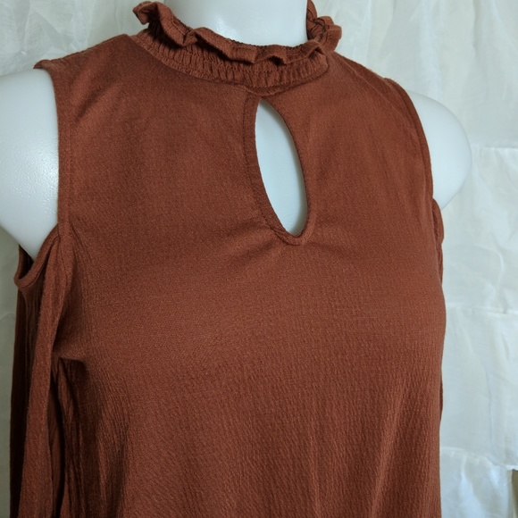 NWT High Neck Cold Shoulder Bell Sleeve Bodysuit - Picture 4 of 7